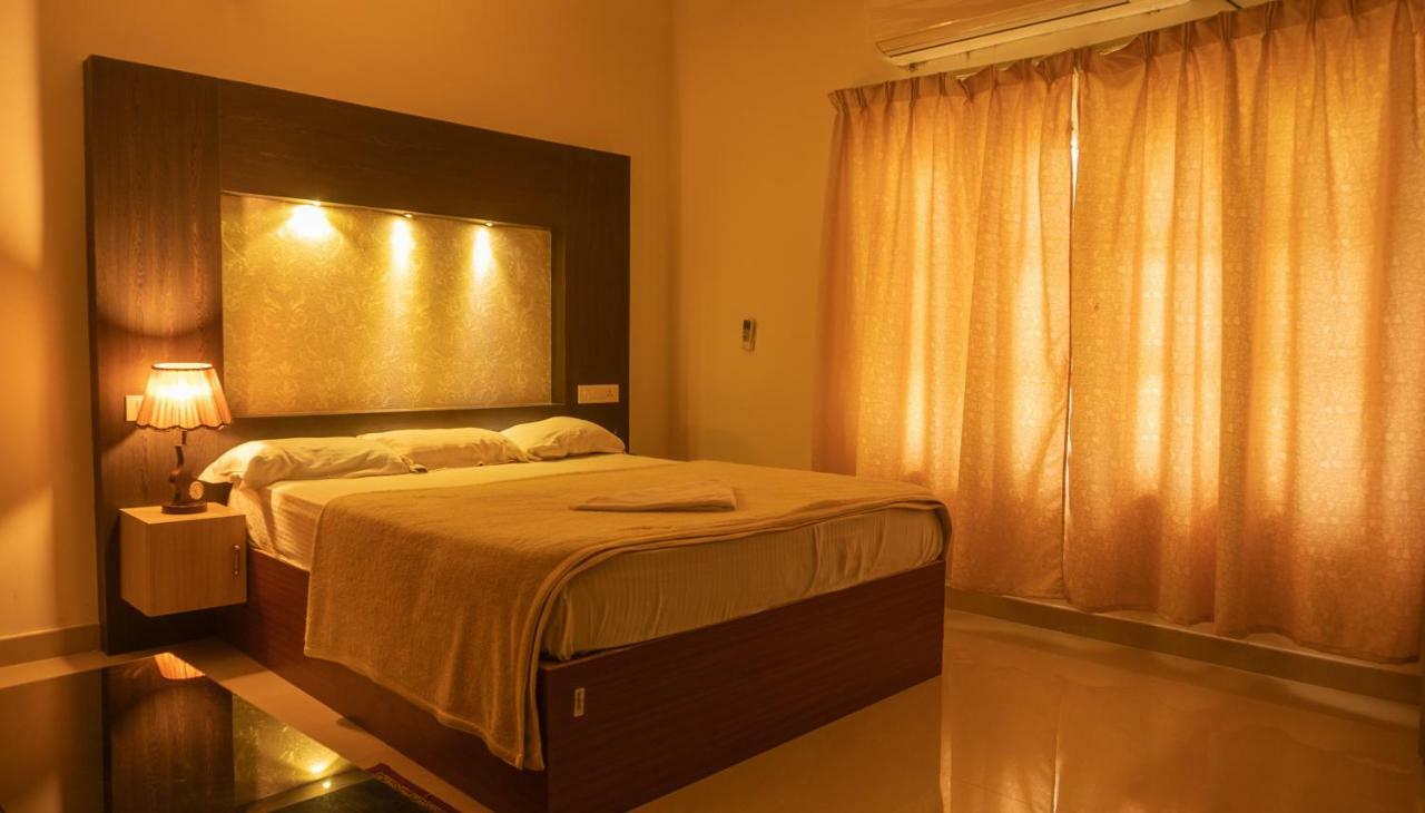 Aramana Holiday Inn Alappuzha Exterior foto